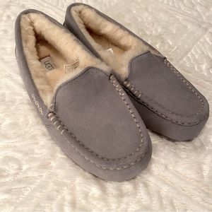 UGG Ansley Slippers. Size EU40, USA Women’s 9. Grey. Never worn.
